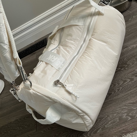 Ivy Park padded duffle bag (❤️‍🔥SALE: 30% off❤️‍🔥) - Picture 5 of 7